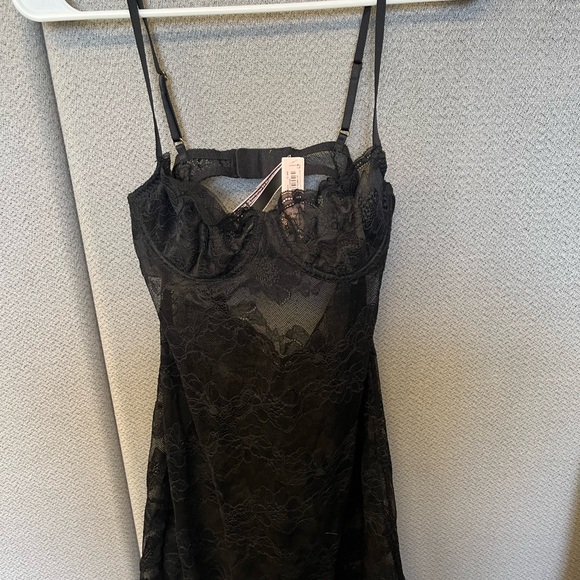 Victoria’s Secret NWT size medium lingerie cami - Picture 4 of 11